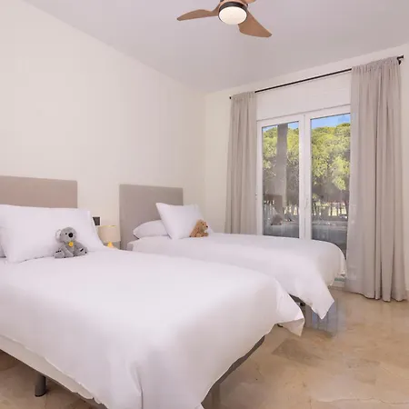 Apartment 3 Bedroom 3 Bathroom Beachside *