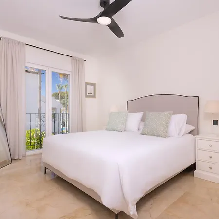 3 Bedroom 3 Bathroom Beachside Apartment *